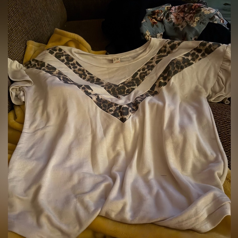 Cotton blouse with leopard print accents